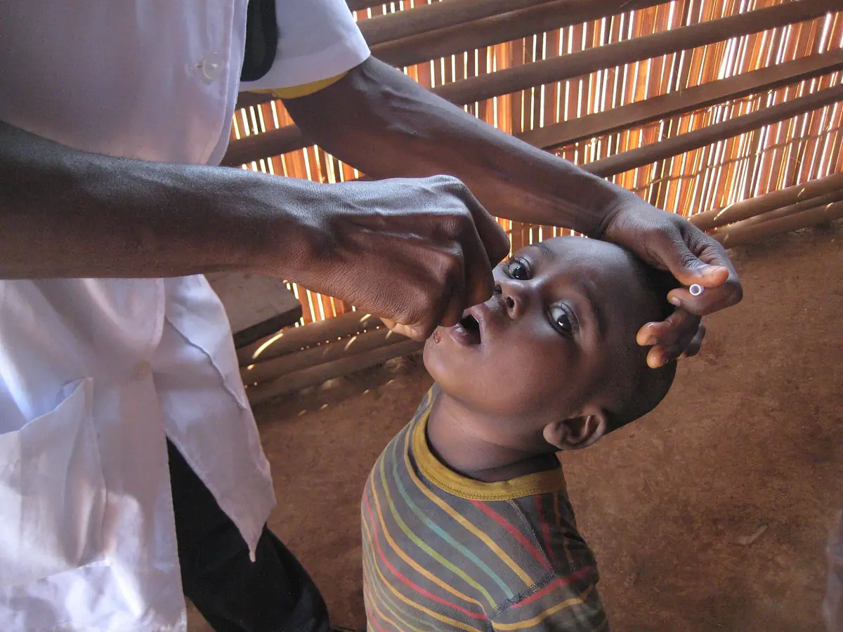Immunization in Cameroon (34692993536)